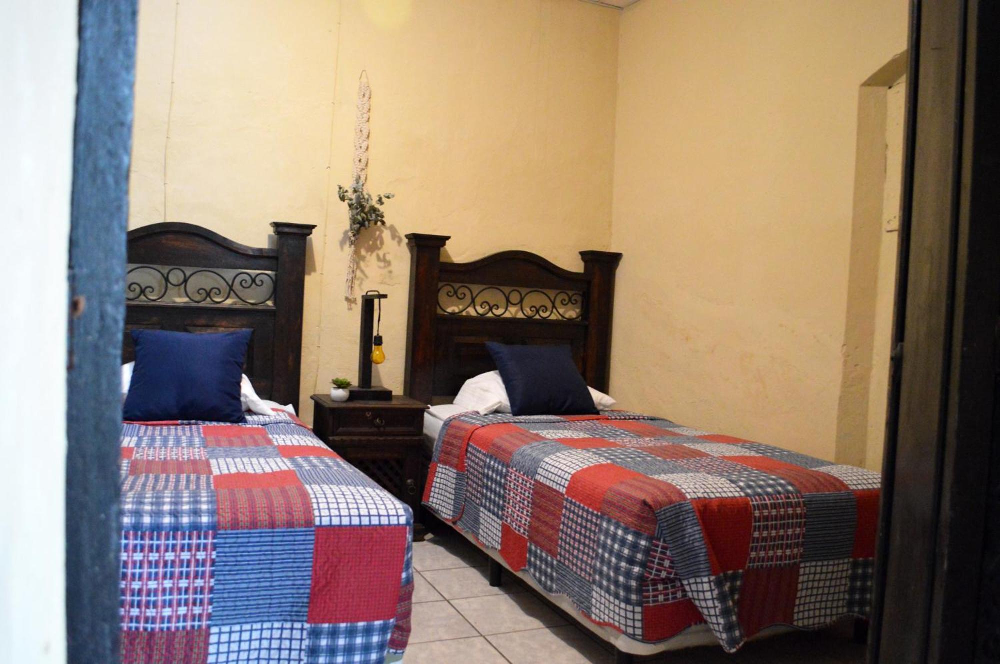 Ave Del Paraiso Guest House Antigua Bagian luar foto