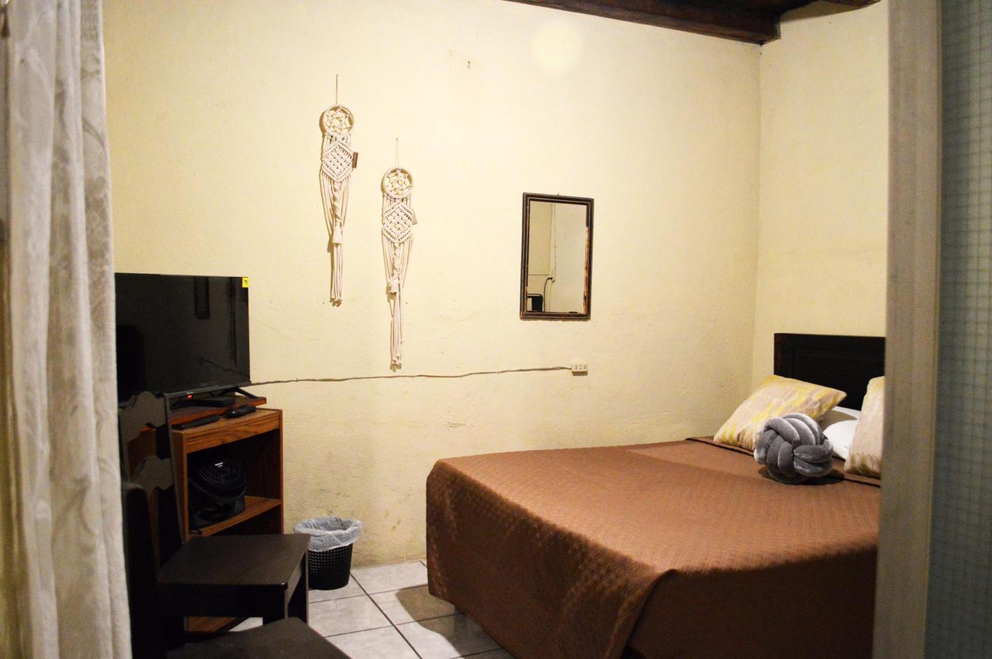 Ave Del Paraiso Guest House Antigua Bagian luar foto